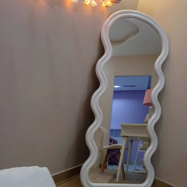 Elegant decorative mirror