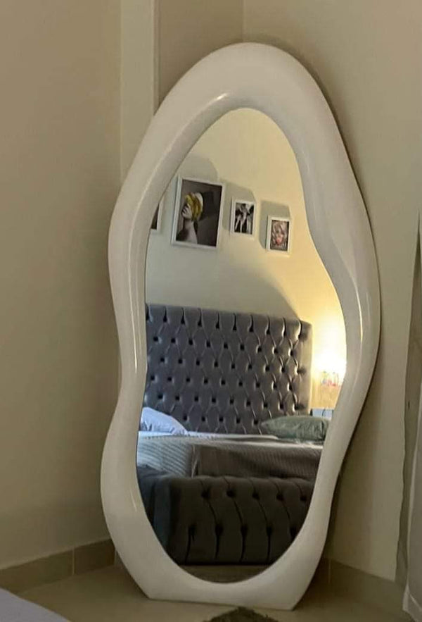 Elegant decorative mirror