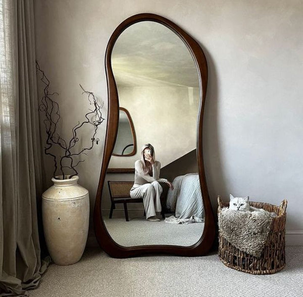 Elegant decorative mirror